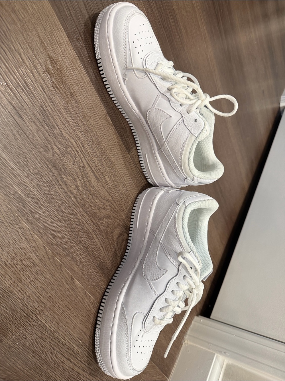 Women’s white Nike Air Force 1 - Picture 3 of 5